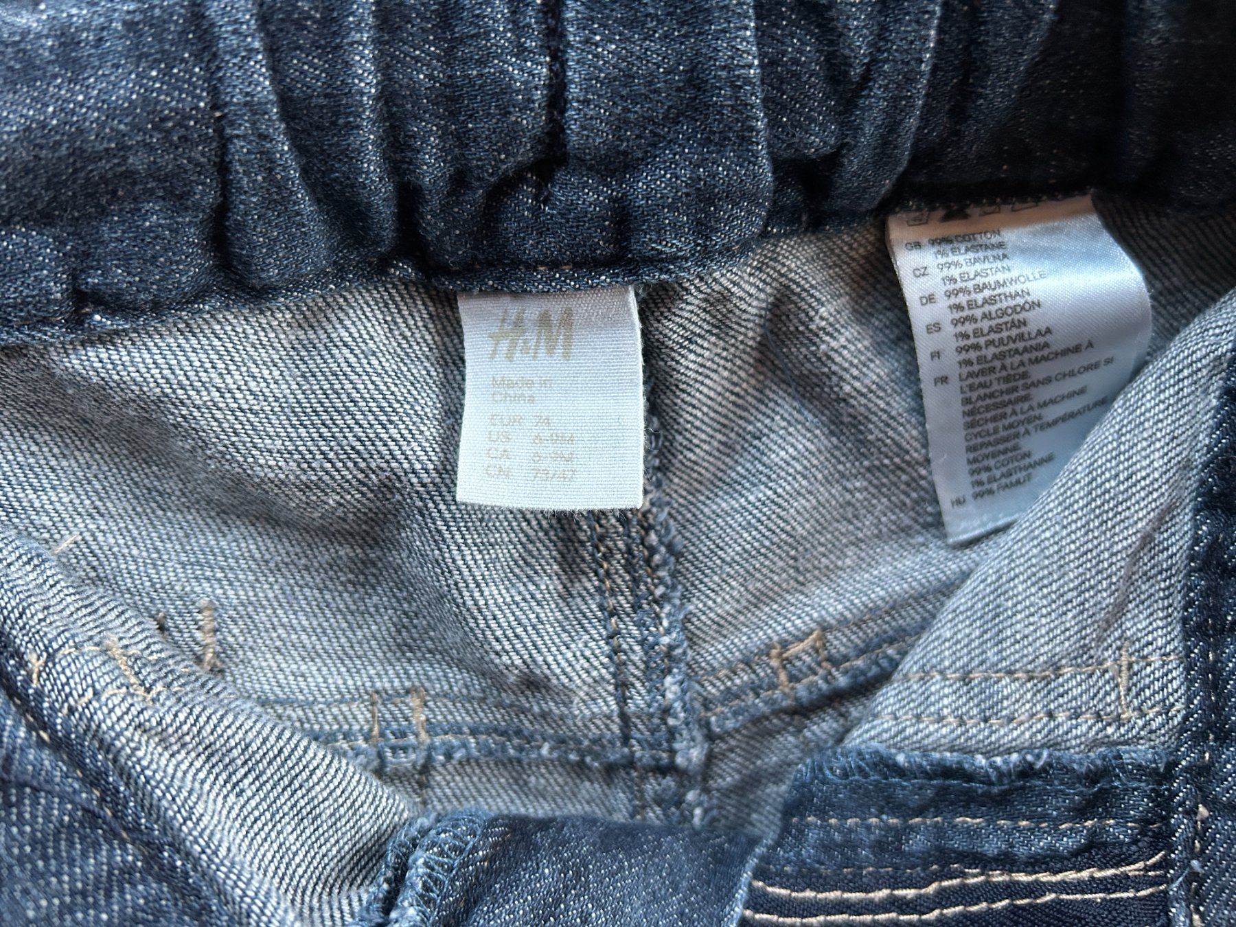 H&M Pantaloni: Dunkelblaue Baby Jeans Grösse 74 – Usato da Grosswangen venduto da che_gr 1