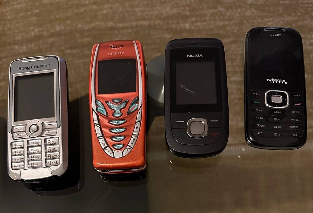 Telefoni cellulari / Smartphones: Zu Verkaufen  4 Handys  – Usato da Altnau venduto da Gern20