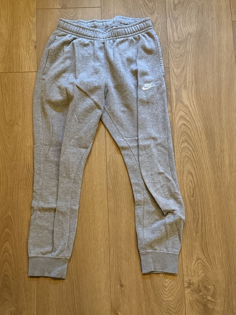 Nike Pantalons: Nike Jogginghose grau  – D'occasion à Bolligen par lee_orange