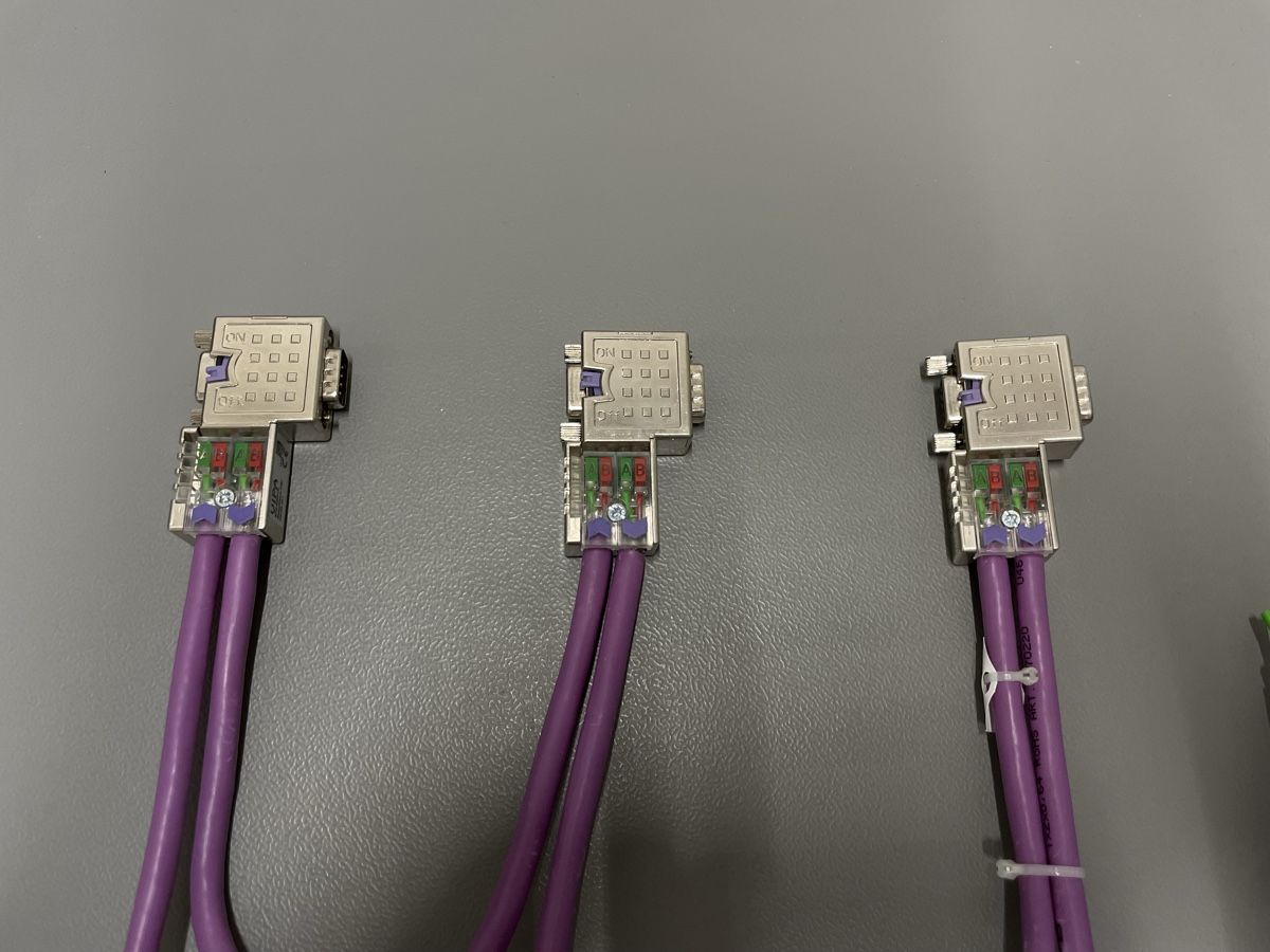 Componenti elettronici: Profibus Stecker 3Stk. – Usato da Roggwil TG venduto da Raivoo