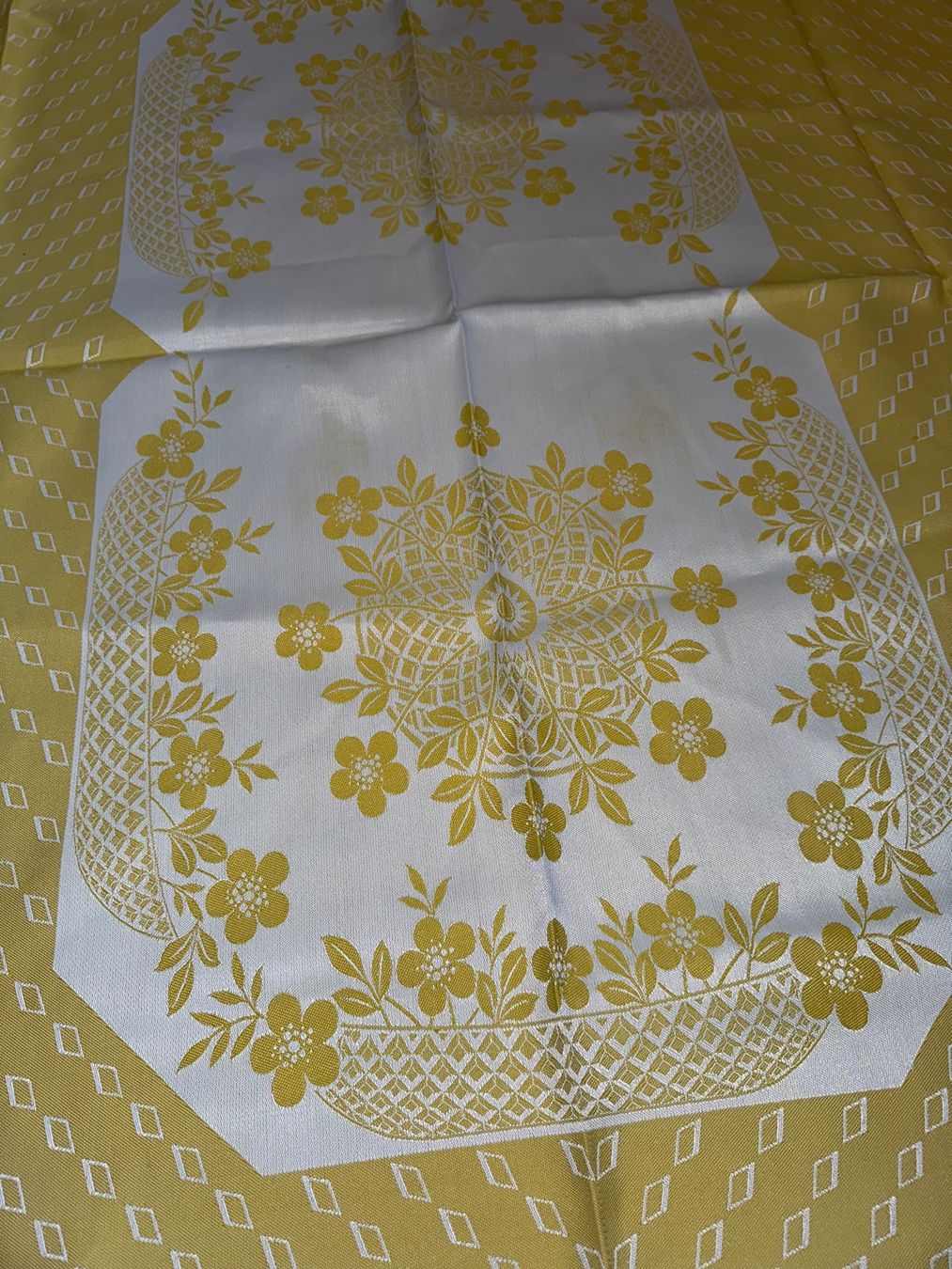 Sonstige Tischwäsche: schöne grosse gelbe Tischdecke – Gebraucht aus Grosswangen von Second_hand_paradise 1