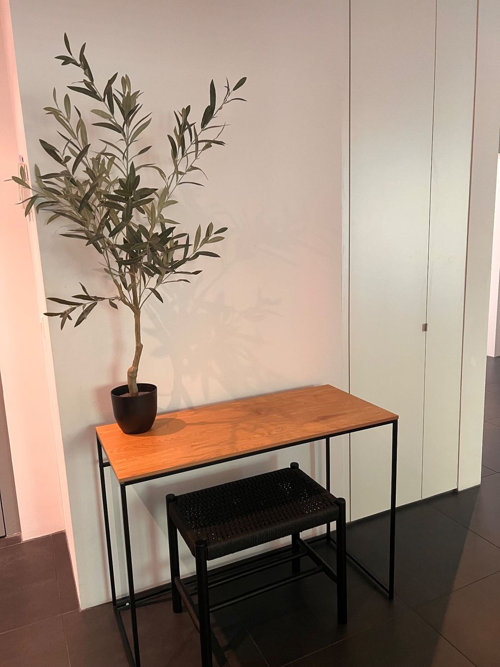 Livique Sgabelli: Hocker 2 x , schwarz-Holz – Usato da Kriens venduto da SGHomestudios 2