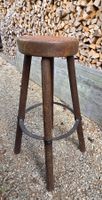Barhocker Holz rund mit Metallnieten