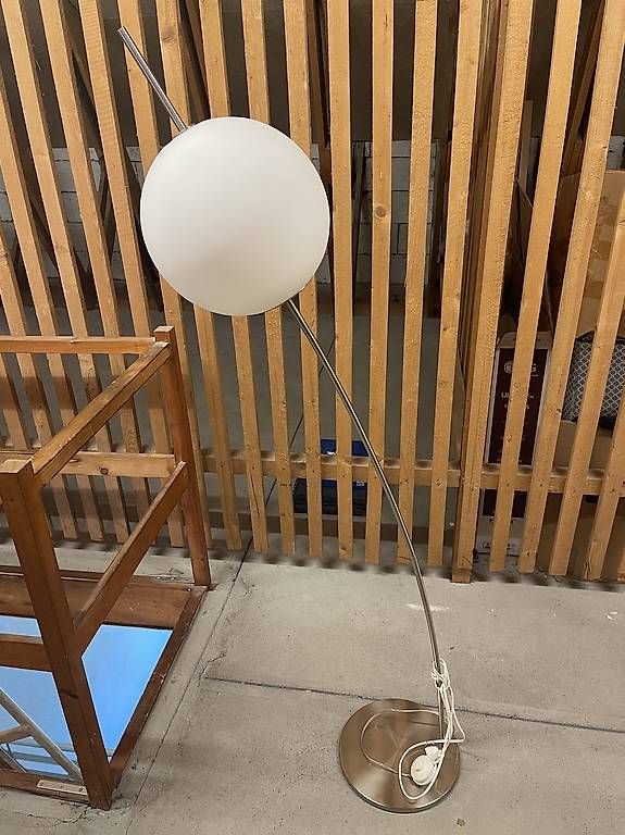 Lampen: Moderne Design Stehlampe – Gebraucht aus Kloten von Lume_o 1