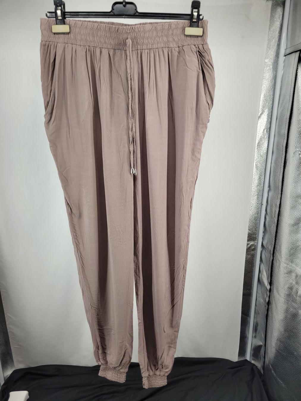 Pantaloni: CHICOREE pantalon souple – Usato da Lausanne venduto da PlusValue_Lausanne