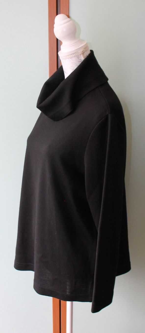 Pullover & Sweatshirts: Rollkragen-Pullover von *ESSENTIEL* – Gebraucht aus Schaan von antikes_und_kurioses 2