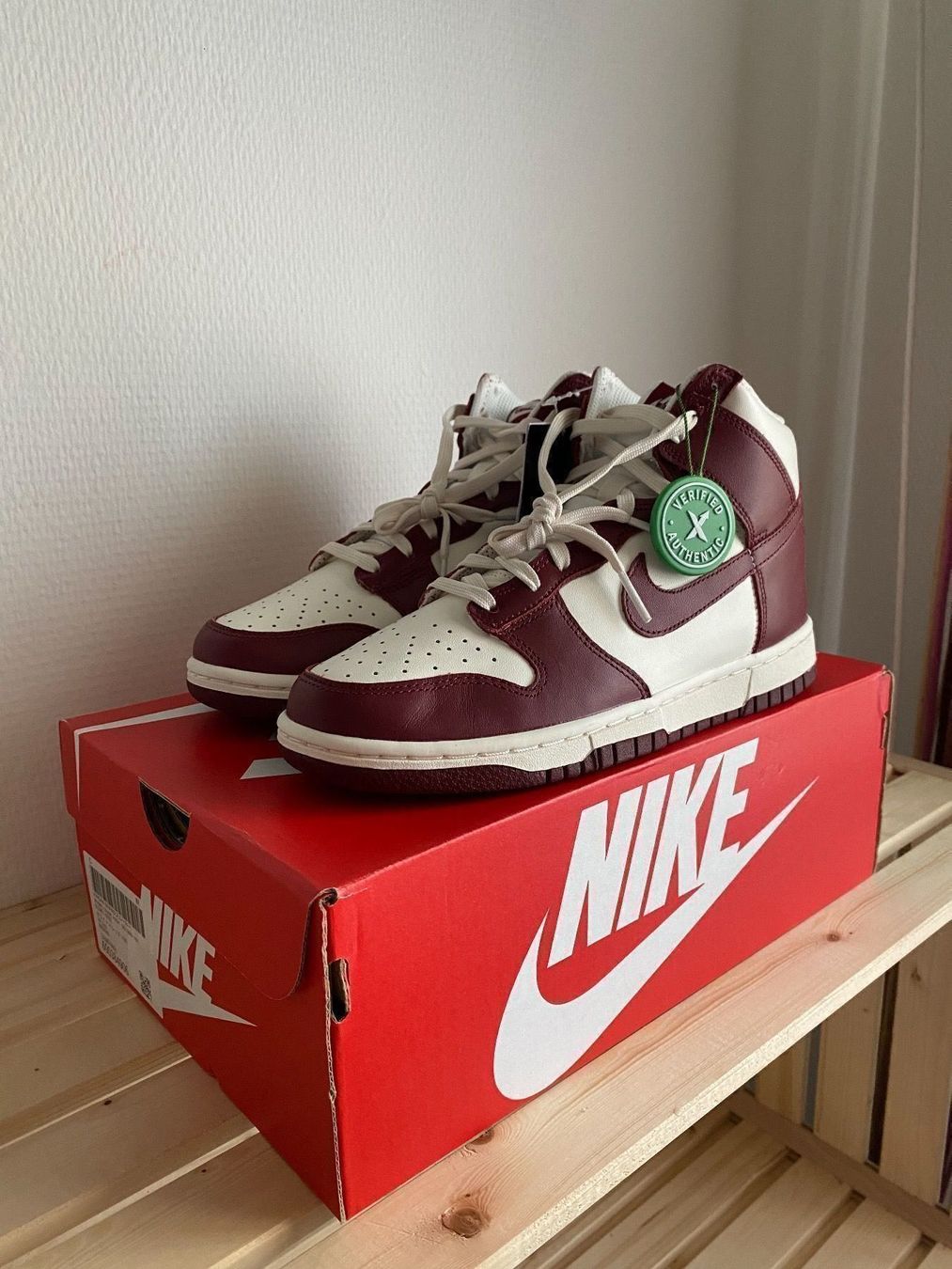 Nike Scarpe da donna: Nike Dunk High Sail Team Red / EU 38,5 – Nuovo e nell'imballaggio originale da Abtwil SG venduto da PauloDybala10