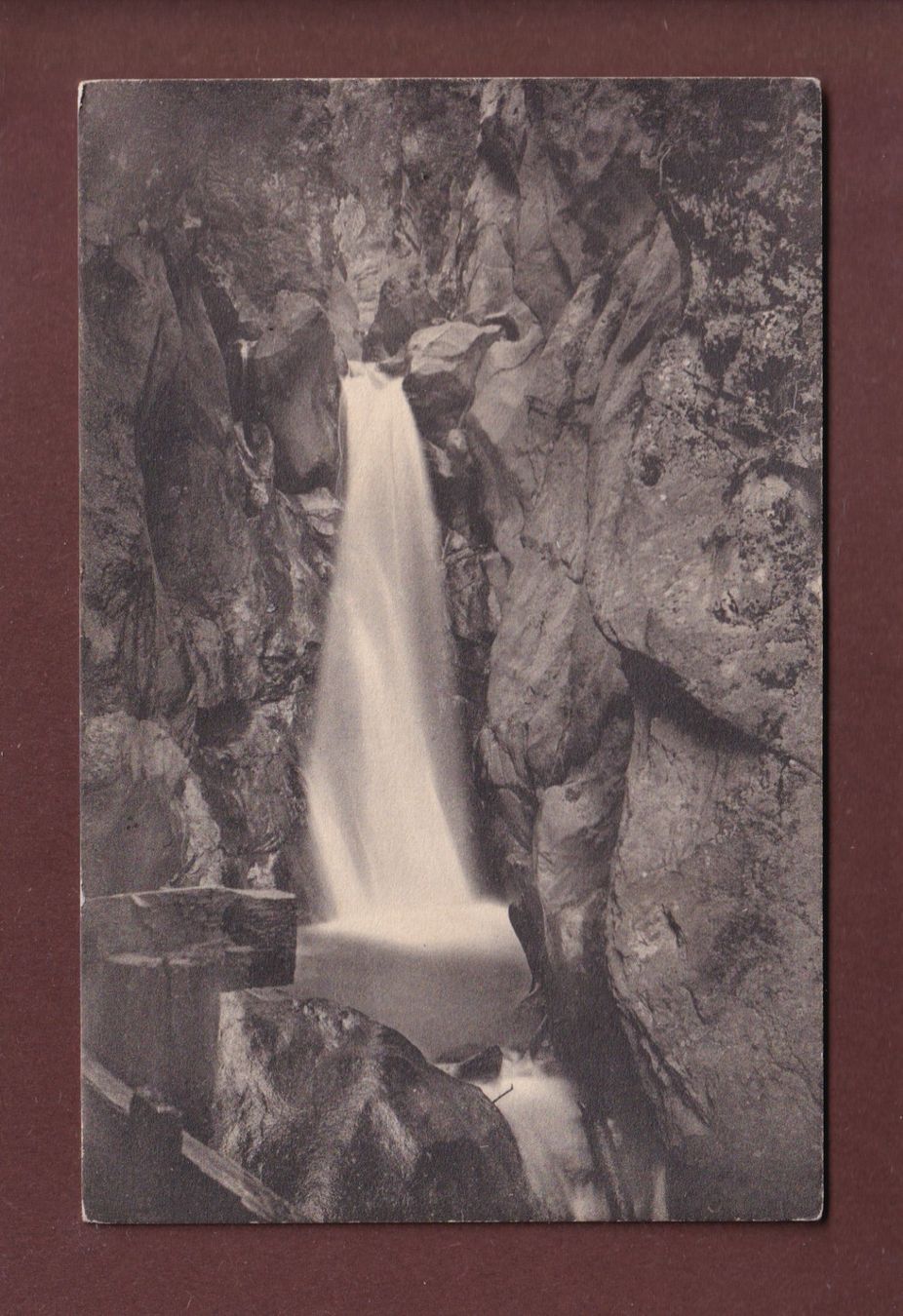 Cartoline postali: Cascade dans les Gorges du TRIEGE – Usato da Pully venduto da nicecards