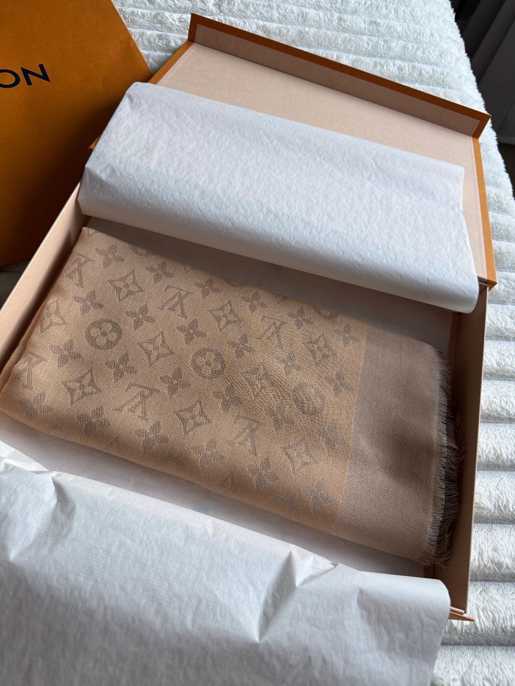 Foulard & Sciarpe: Foulard beige 140/140 – Nuovo e nell'imballaggio originale da Bussigny venduto da nan_nw9d
