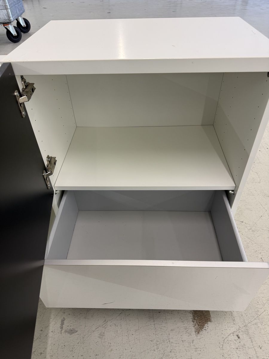 Ikea Scaffali: Gebrauchte IKEA Gestelle – Usato da Pfäffikon SZ venduto da Tonimarroni99 2