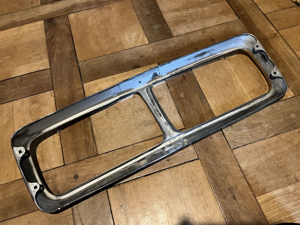 Jaguar Tutti pezzi di ricambio auto: Oldtimer Kühlergrill Frontgrill Jaguar XJ40 – Usato da Wiesenberg venduto da swissantik 4