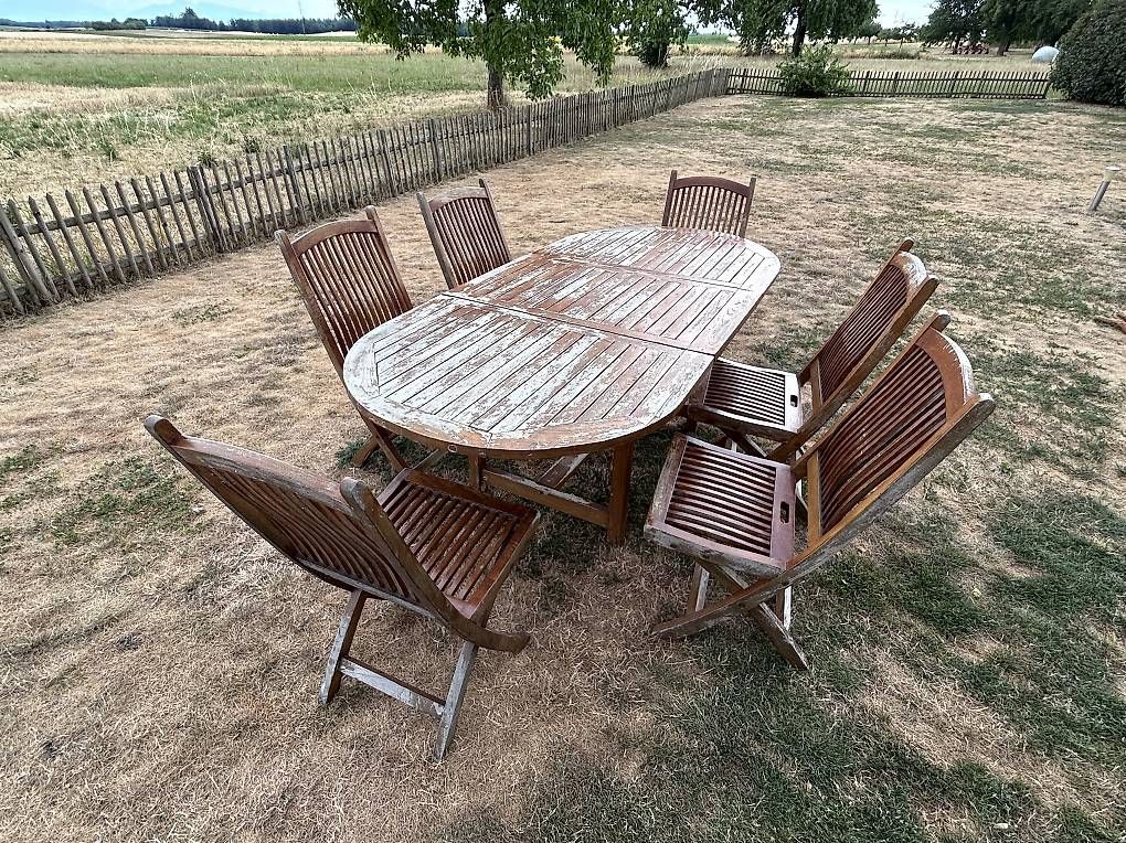 Set de table et chaises: Table et chaises de jardin en Teck – D'occasion à Cuarnens par phi_xj9z