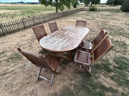 Table et chaises de jardin en Teck