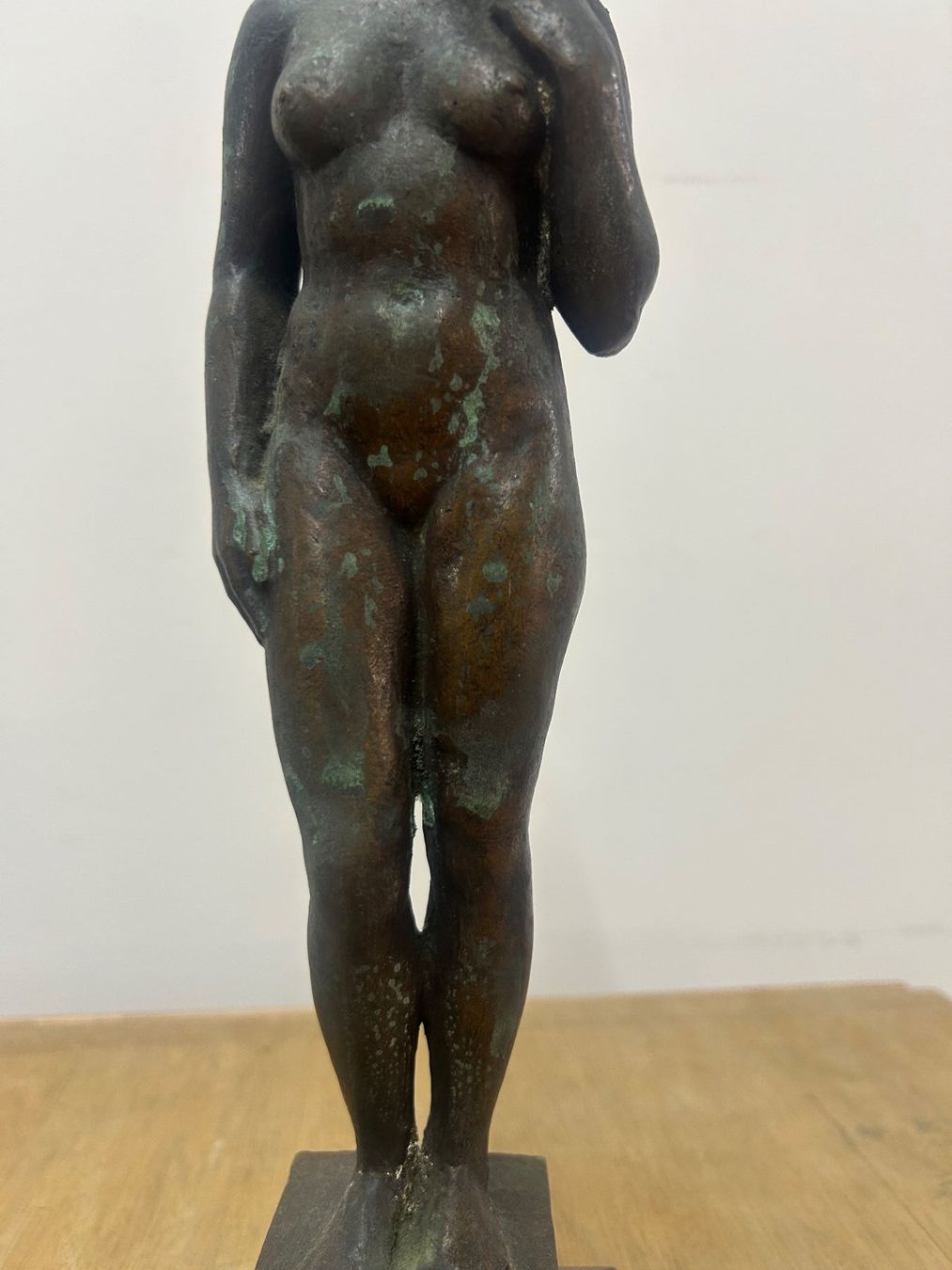 Skulpturen & Statuen: antike Bronzestatuette eines weiblichen Aktes ca. um 1900 – Gebraucht aus Zürich von Levelart 5