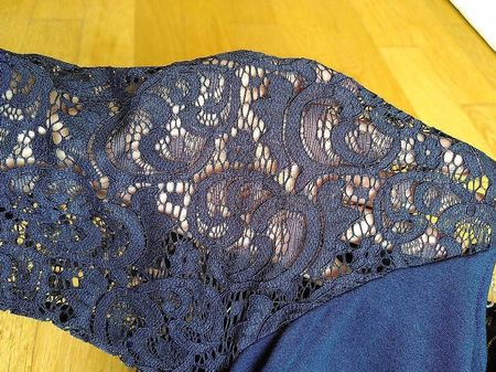 Schönes Stillkleid mit Spitze, Gr. M