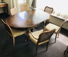 Esstisch mit Stühlen