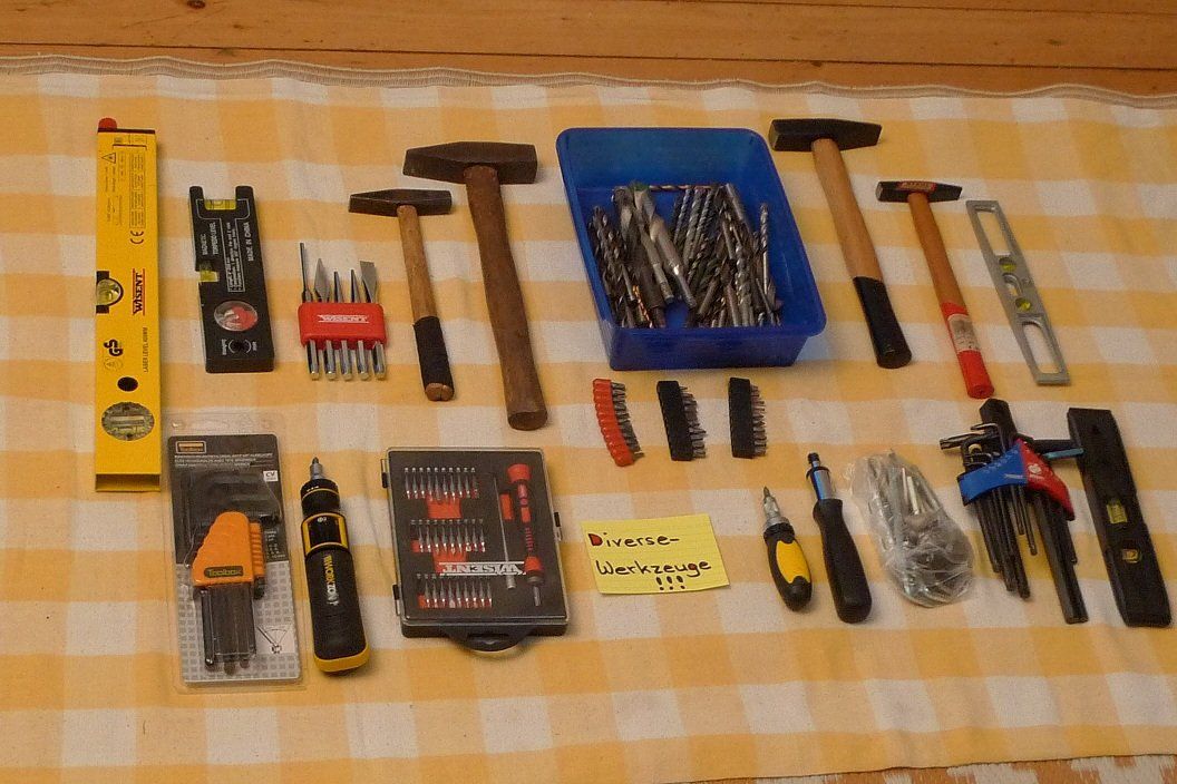 Tutti gli attrezzi: Diverse-Werkzeuge!!! – Usato da Bern venduto da bn1640