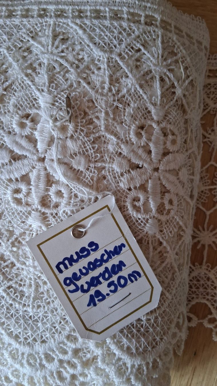 Tessuti: Vintage Spitze, ca. 19.30m – Usato da Schwende venduto da hetocht10 2