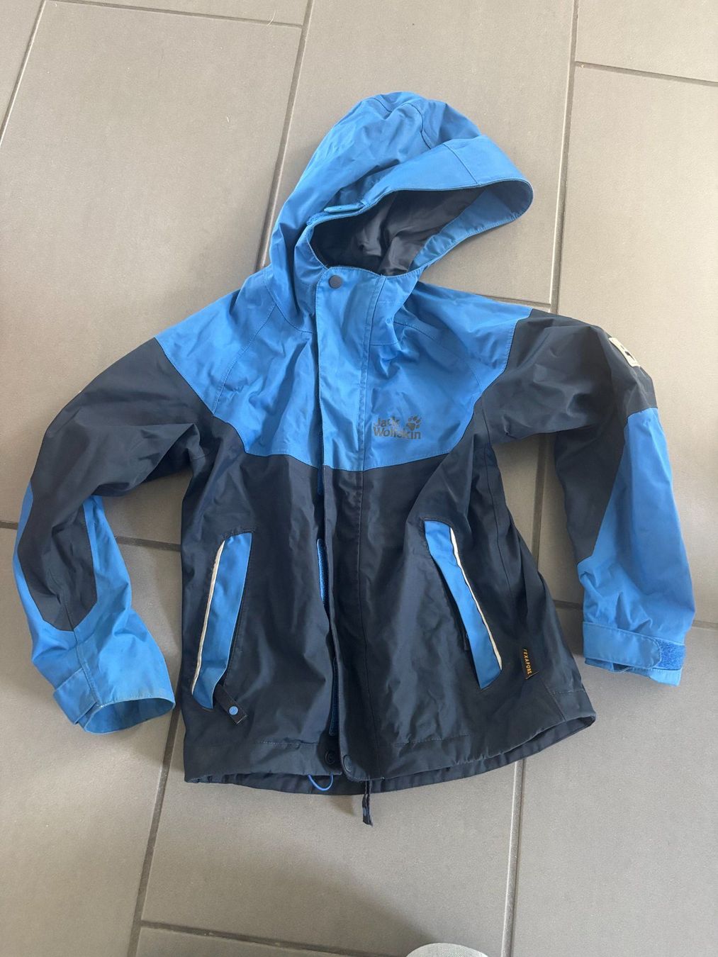 Jack Wolfskin Jacken & Mäntel: Jack Wolfskin Kinder Regenjacke Gr. 116 – Gebraucht aus Stüsslingen von ascabatjo