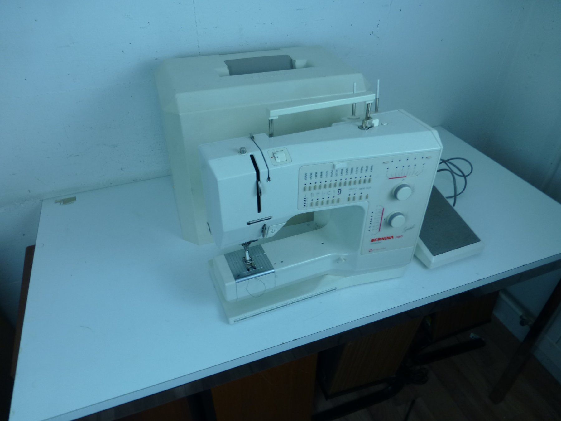 Bernina Macchine da cucire: Bernina 1080 mit Koffer Defekt – Difettoso da Fahrweid venduto da Omuki 1