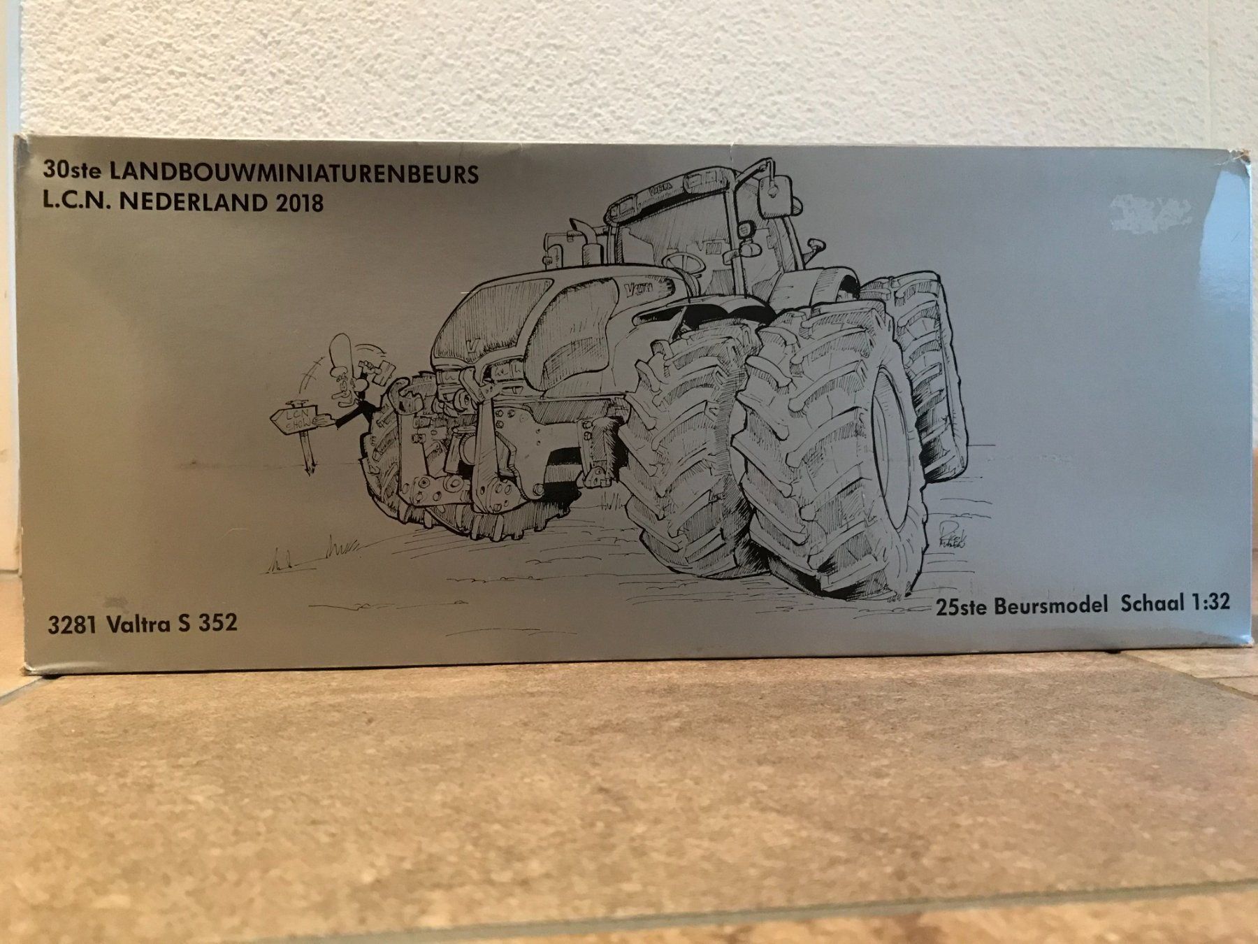 Valtra Trattori: SIKU Valtra S352 L.C.N 2018 – Nuovo e nell'imballaggio originale da Kreuzlingen venduto da Stefan1150 7