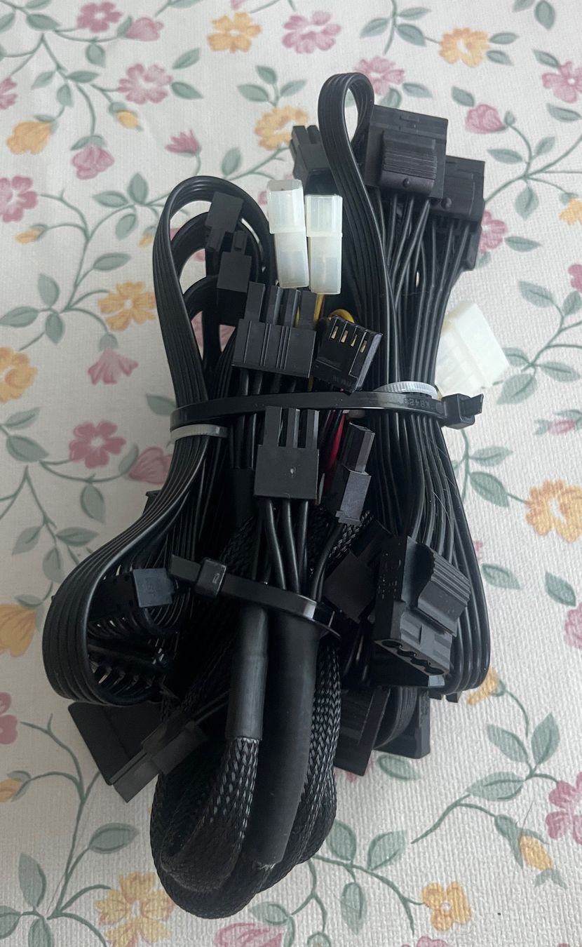 Kabel: Set câbles d'alimentation PC-ordinateur – Gebraucht aus Corpataux von leajsl