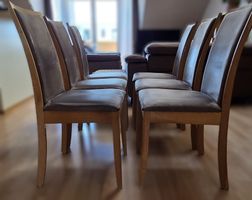 Chaises en microfibre piètement en chêne massif