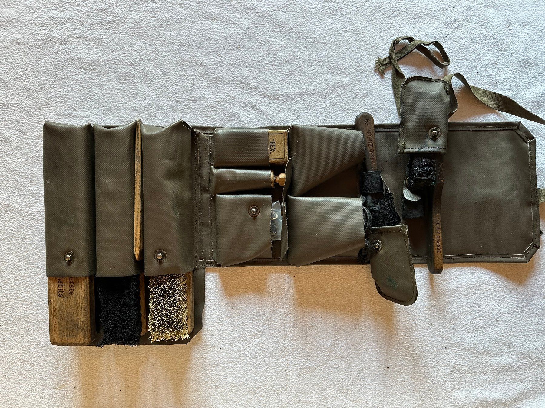 Schweizer Armee Borse: Trousse de nettoyage armée suisse – Usato da Ste-Croix venduto da BuffetSC 2