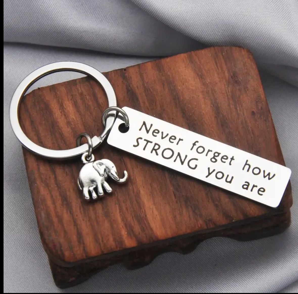 Portachiavi: Cute Elephant Keychain Gift (multiple available) – Nuovo e nell'imballaggio originale da Luzern venduto da mon_6rzf