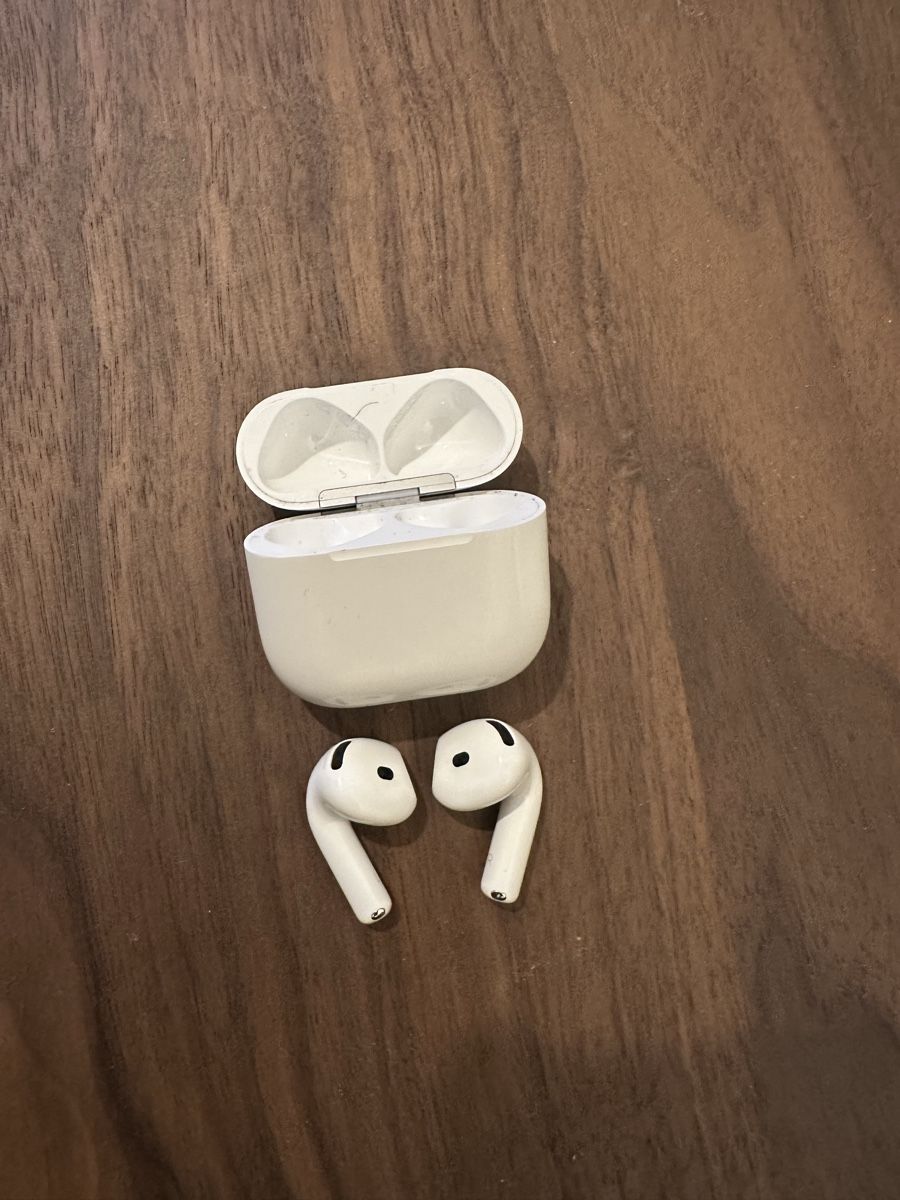 Apple Casques audio: AirPods 4 (ANC) – D'occasion à Zug par Joelky