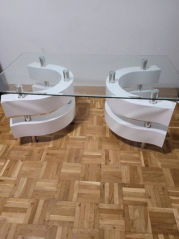 Tavoli: Couchtisch mit 2 kleine Hocker – Nuovo (secondo la descrizione) da Zürich venduto da quattrossa