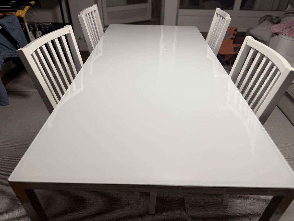 Set di tavolo e panche: Glass Dining Table with 4 Chairs - Great Condition! – Usato da Winkel venduto da liyubupt 4