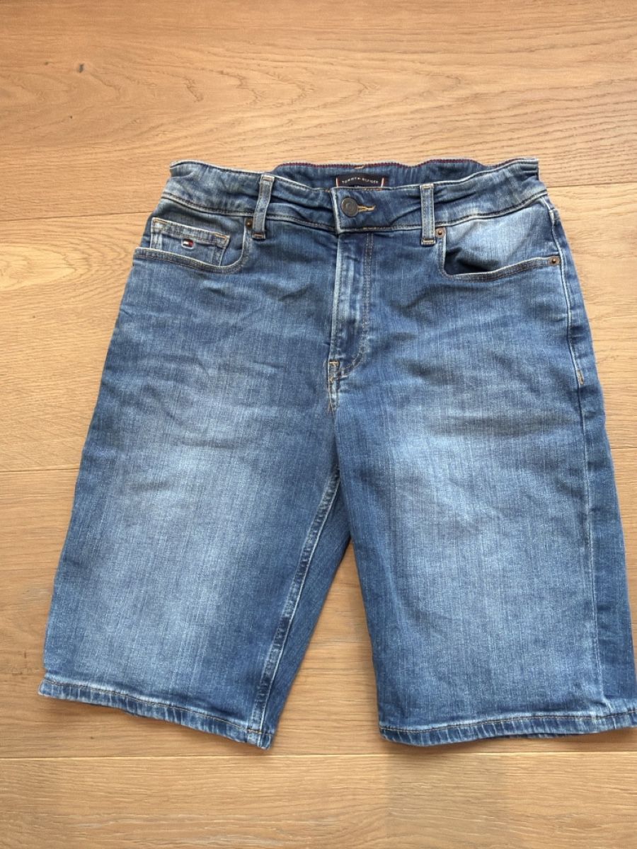 Tommy Hilfiger Pantaloni: Hilfiger Jeans Shorts – Usato da Zug venduto da anita75