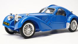 e55 1/43 Brumm Buggati blau