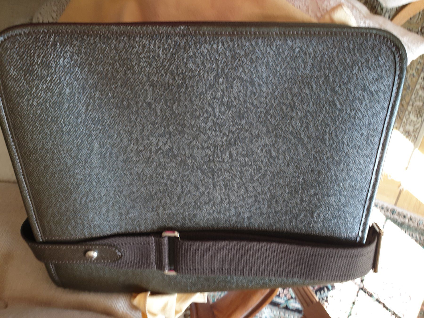 Louis Vuitton Taschen: Louis Vuitton Alexei Messenger Taïga braun – Neu (gemäss Beschreibung) aus Bottmingen von sandy_2 2