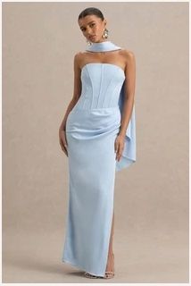 Puderblaues Maxikleid aus Satin mit Korsett-Wickel und Schal