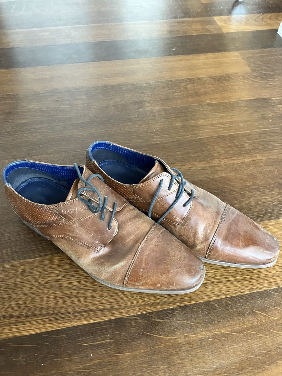 Bugatti Chaussures hommes: Bugatti Lederschuhe Grösse 43 – D'occasion à Unterstammheim par dbo_5dgb 1