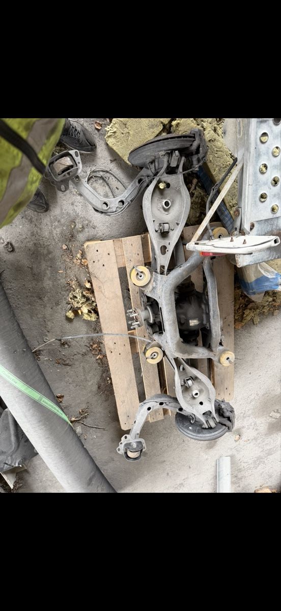 BMW Tutti pezzi di ricambio auto: Train arrière bmw e46 330i – Usato da Vérossaz venduto da thi_dyl7 4