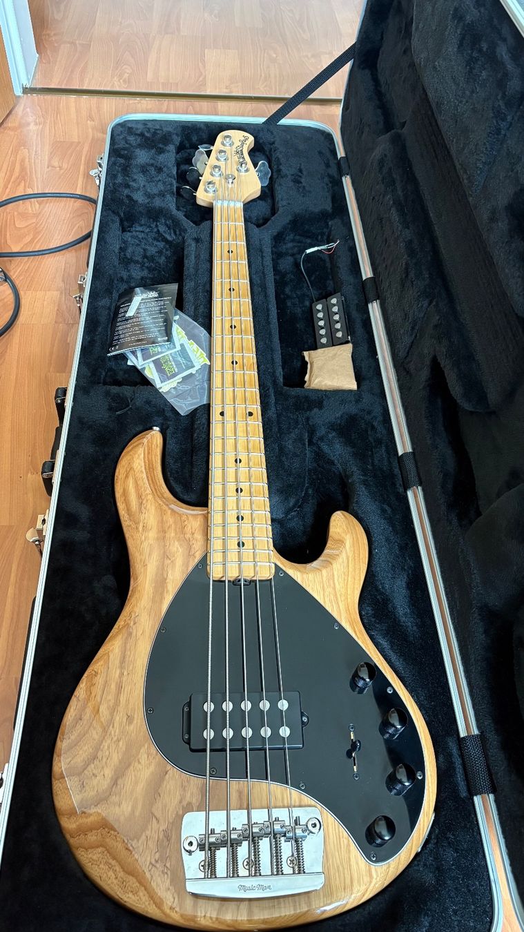 Strumenti musicali: Music Man Stingray 5H – Usato da Maur venduto da jam_syf8