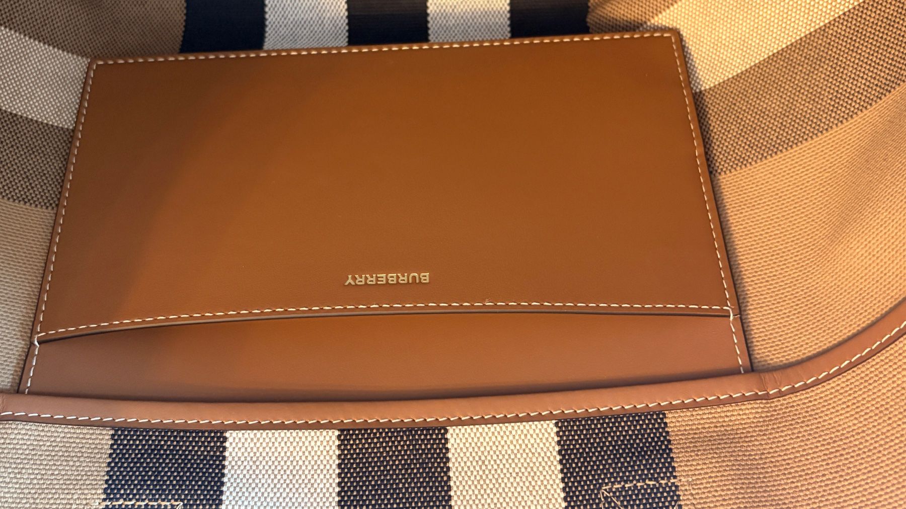 Burberry Borse da donna: BURBERRY MEDIUM TOTE – Usato da Lachen SZ venduto da HelvetiaLuxury 7