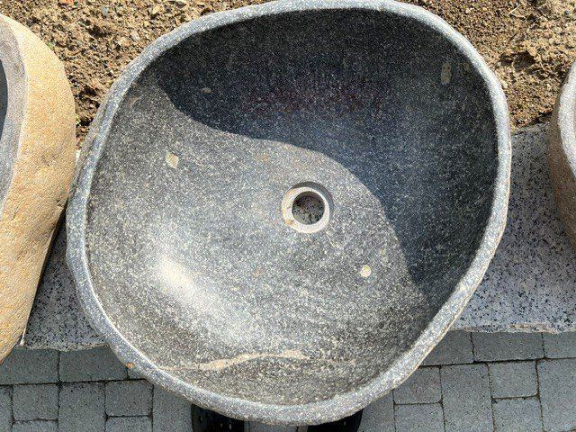 Spülbecken & Waschbecken: Brünneli aus Vulkanstein Nr. 2 – Neu (gemäss Beschreibung) aus Appenzell von Suche_Gut