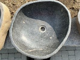 Brünneli aus Vulkanstein Nr. 2