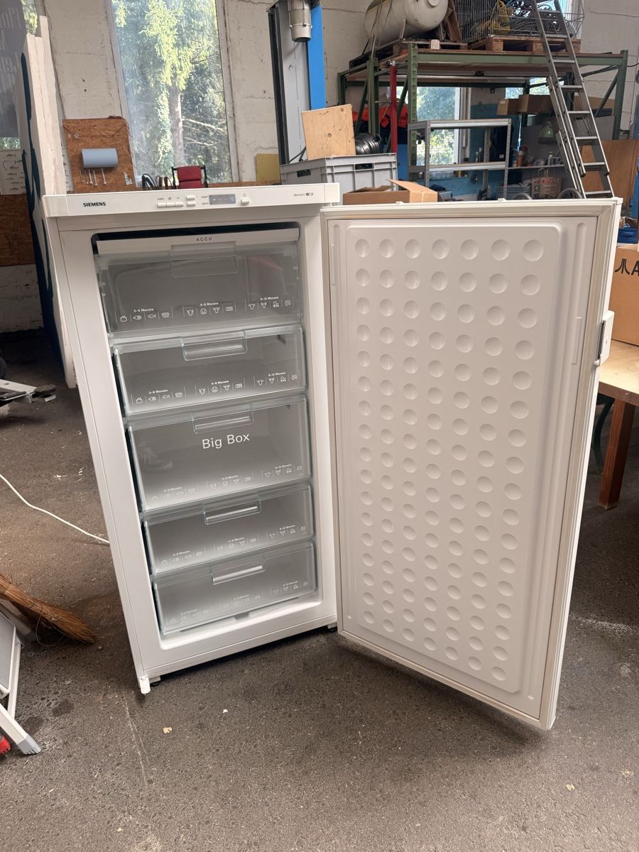 Gefrierschrank: Siemens Gefrierschrank weiss – Gebraucht aus Wildegg von KramerBeni 2