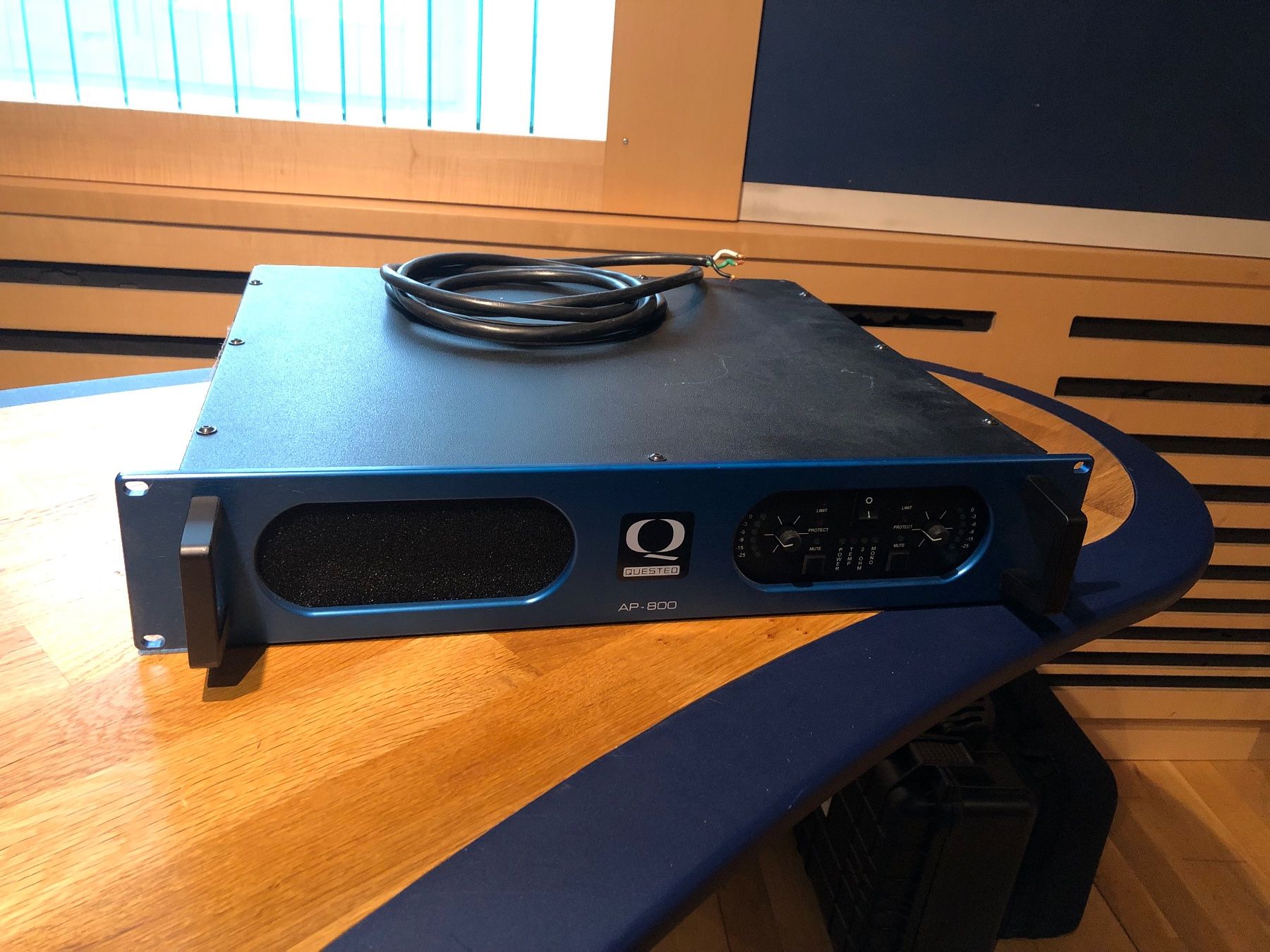Amplificatori: Quested AP-800 Amp (120V) – Usato da Winterthur venduto da Hardstudios