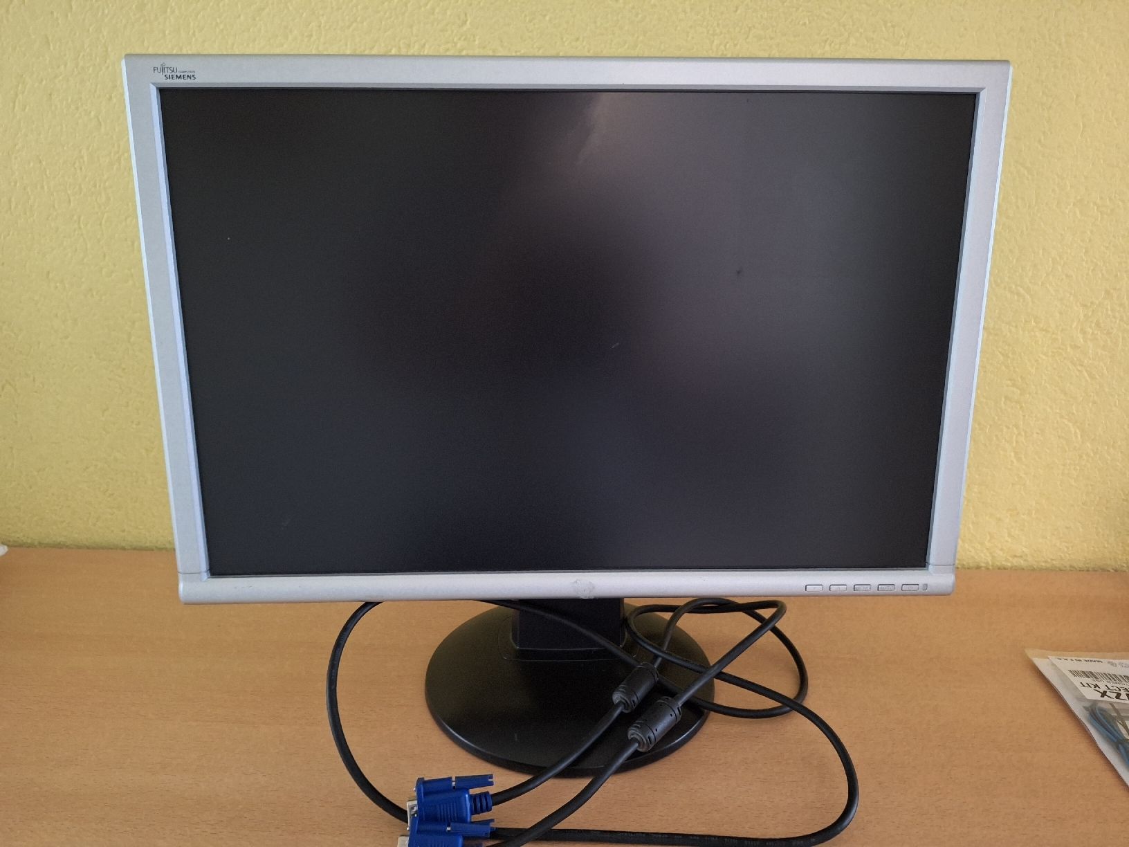 Fujitsu Monitor: PC Bildschirm – Usato da Niederglatt ZH venduto da Bobsli