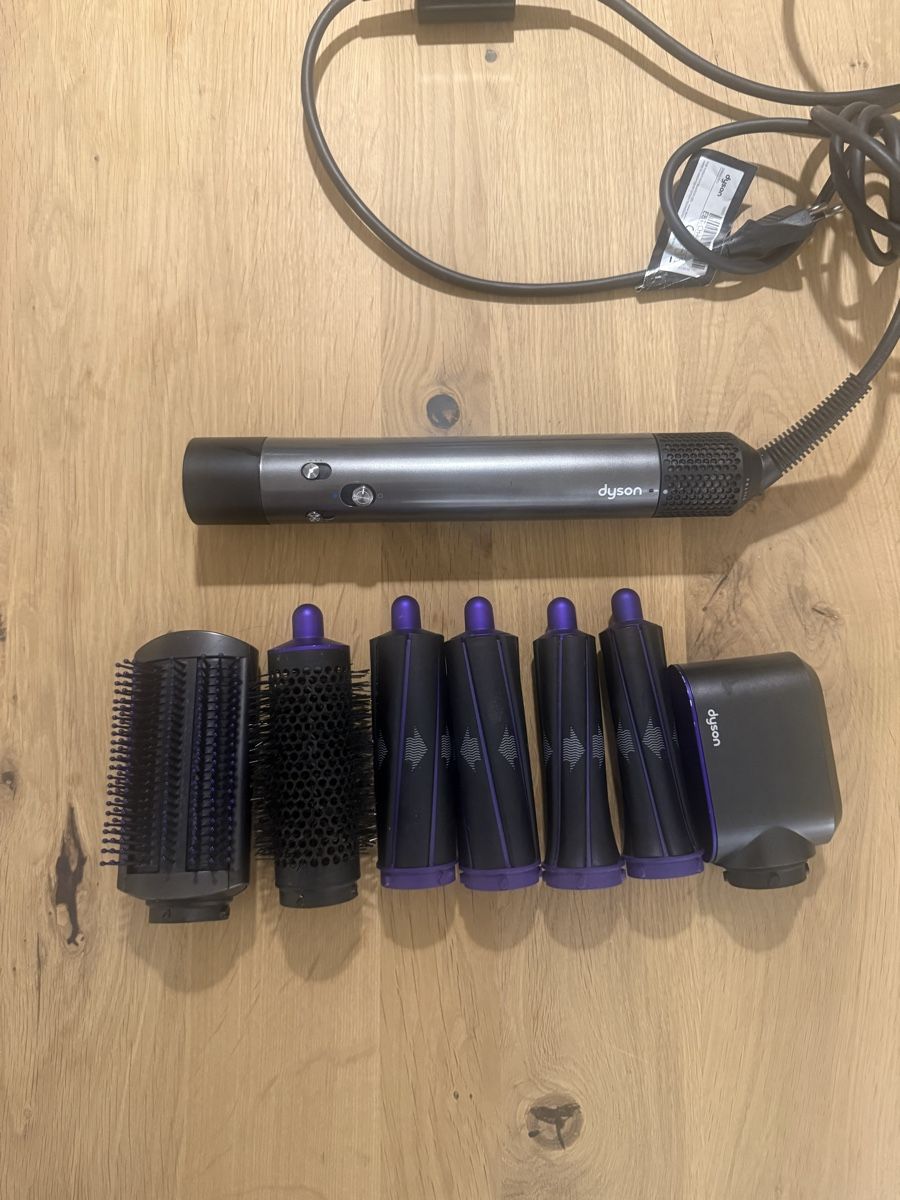 Dyson Asciugacapelli: Dyson Airwrap Complete Haarstyler-Set - Top Zustand! – Usato da Kloten venduto da lara_tunon