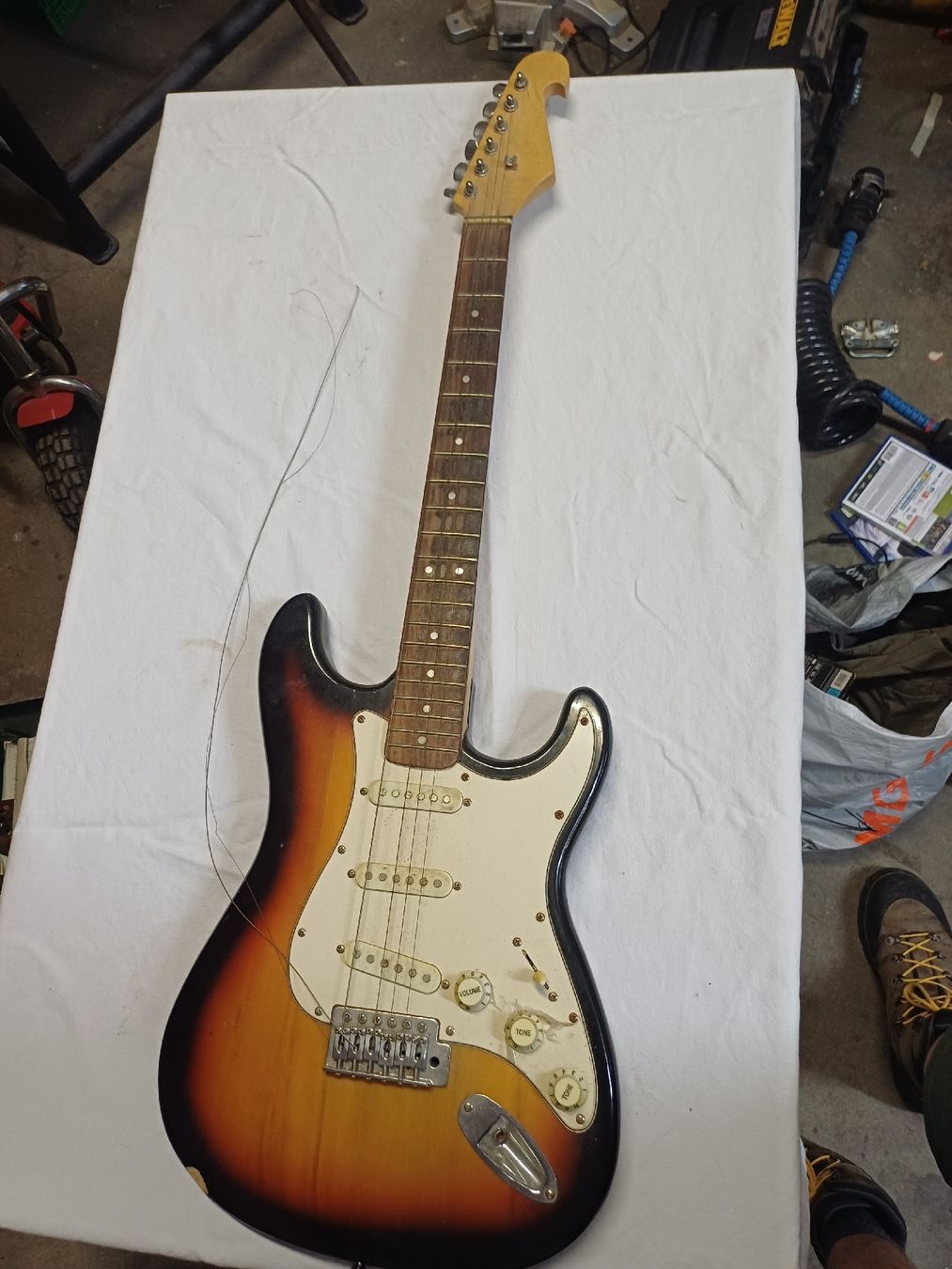 Strumenti musicali: E-Gitarre für Bastler – Difettoso da Wangenried venduto da Recycler94