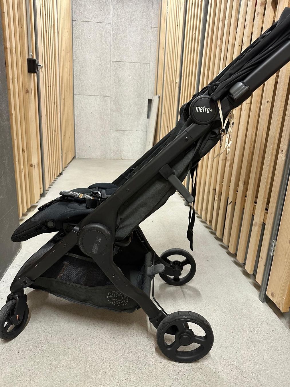 Ergo Baby Carrozzine: Ergobaby Buggy Metro Schwarz – Usato da Zürich venduto da zac_y99h 2