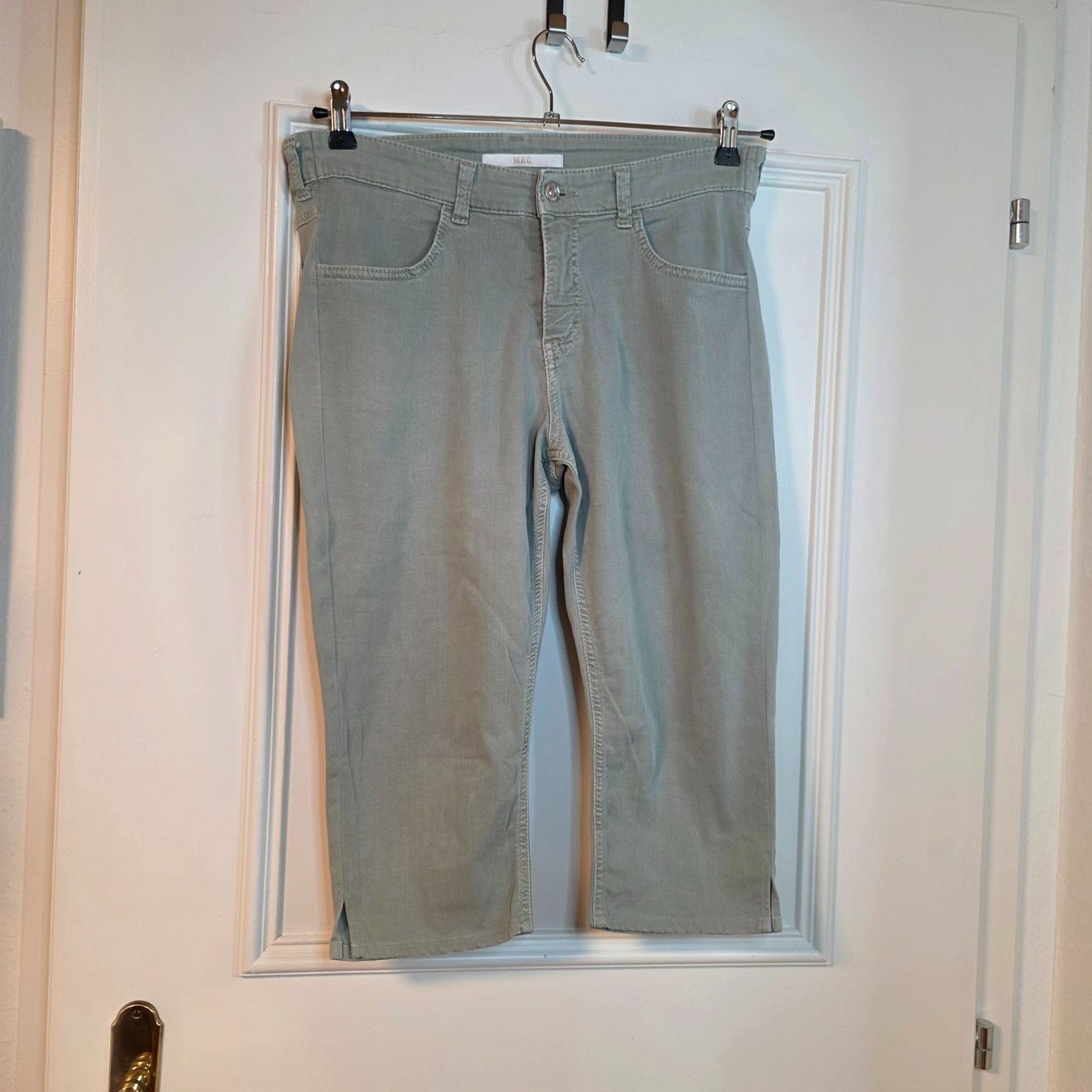 Pantalons: MAC Bermuda Damen Gr. M Capri Stretch Sommer Hellgrün – D'occasion à Wald ZH par CapLux 2