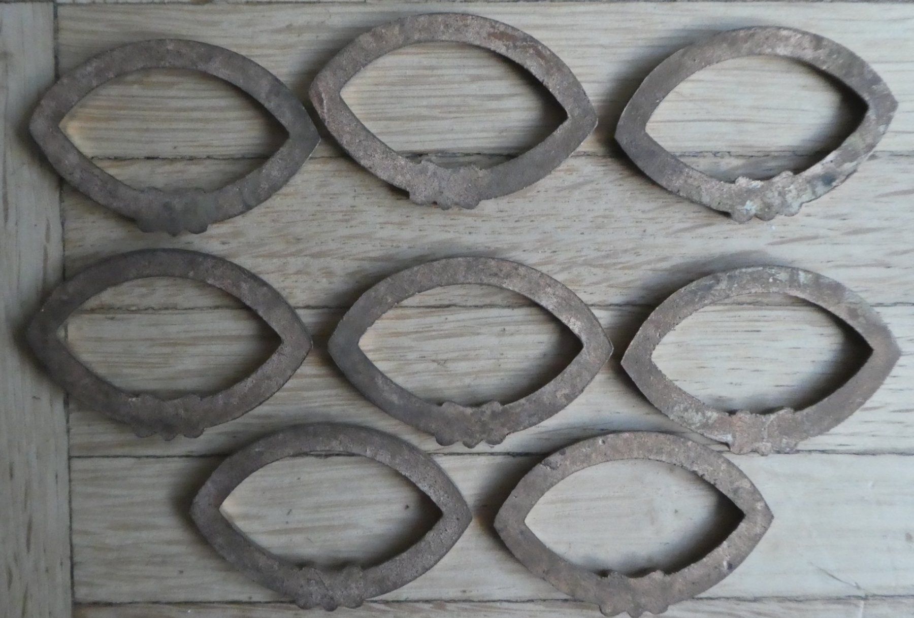 Eisenwaren: 9 Antike Jugendstil Bronze Beschläge – Gebraucht aus Diessenhofen von Hundeseele 1